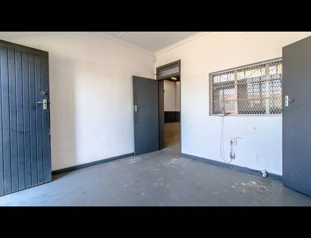 495M² FACTORY FOR SALE IN BOOYSENS